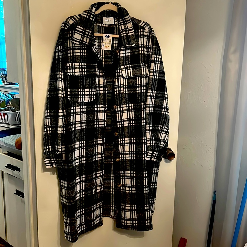NWT 3X Rue+ black and white long fitted coat